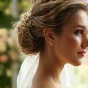 Coiffure élégante de mariée, réalisée au salon